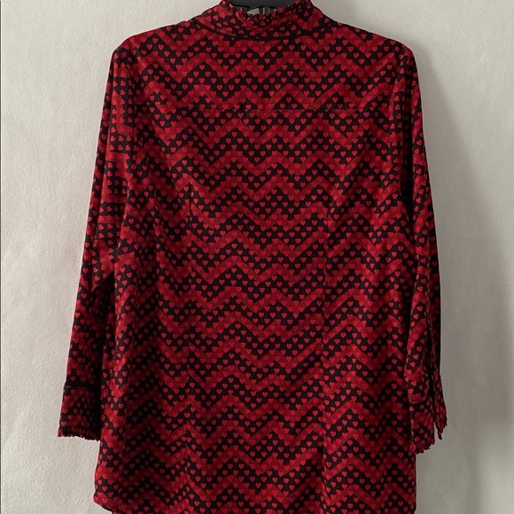 Eshakti Size 1x Chevron Red Heart Print Crepe Ruffle Black Trim Shirt - Picture 4 of 16